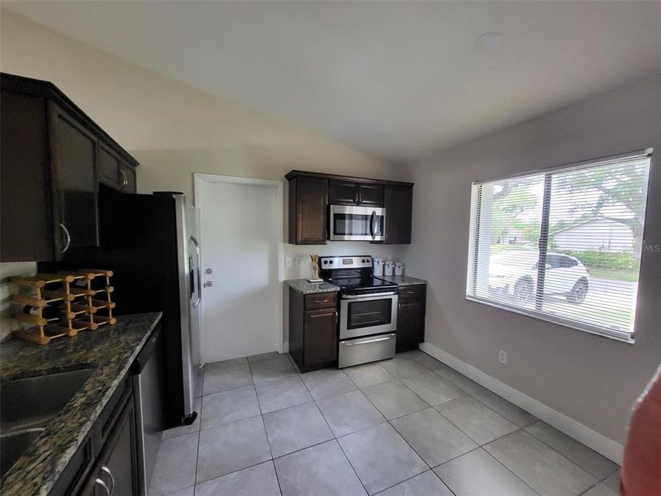 Active With Contract: $319,800 (3 beds, 2 baths, 1070 Square Feet)
