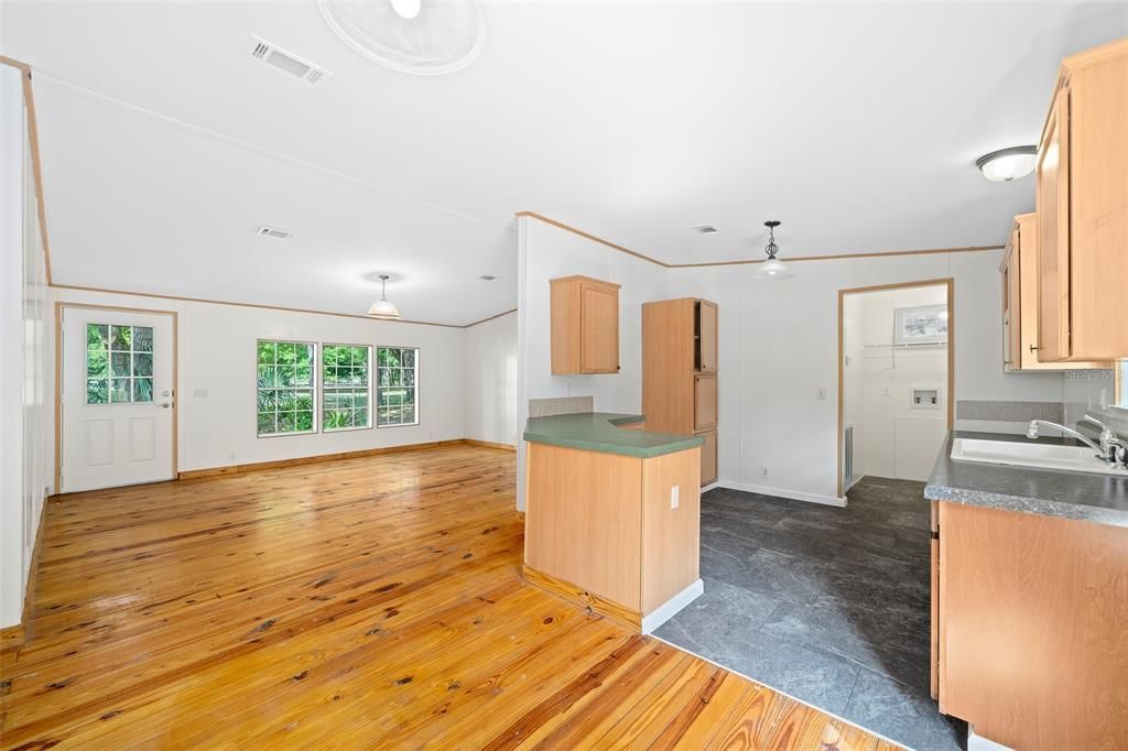 For Sale: $385,000 (4 beds, 2 baths, 1404 Square Feet)