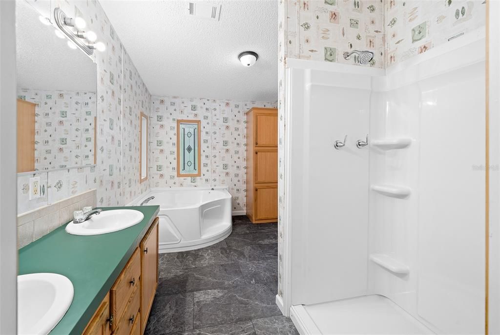待售: $385,000 (4 贝兹, 2 浴室, 1404 平方英尺)