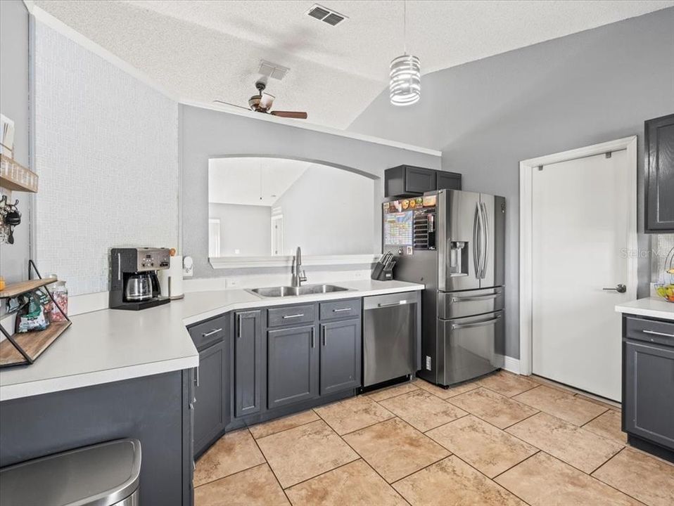 Recently Sold: $325,000 (3 beds, 2 baths, 1368 Square Feet)