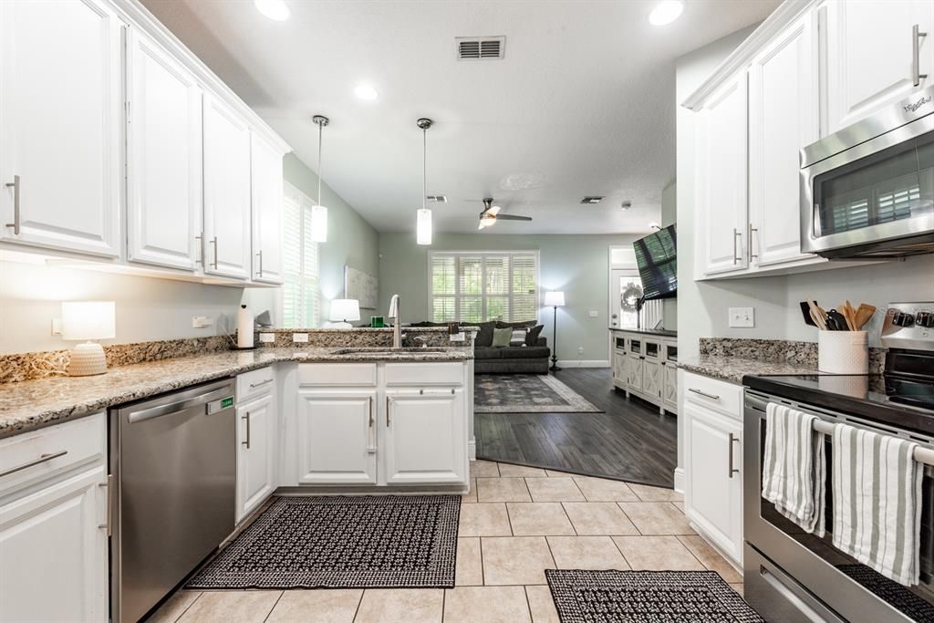 Active With Contract: $510,000 (4 beds, 2 baths, 2084 Square Feet)