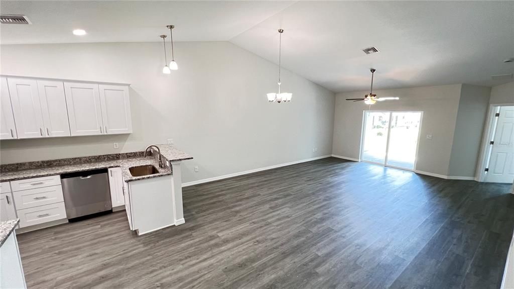 Recently Rented: $1,550 (3 beds, 2 baths, 1351 Square Feet)
