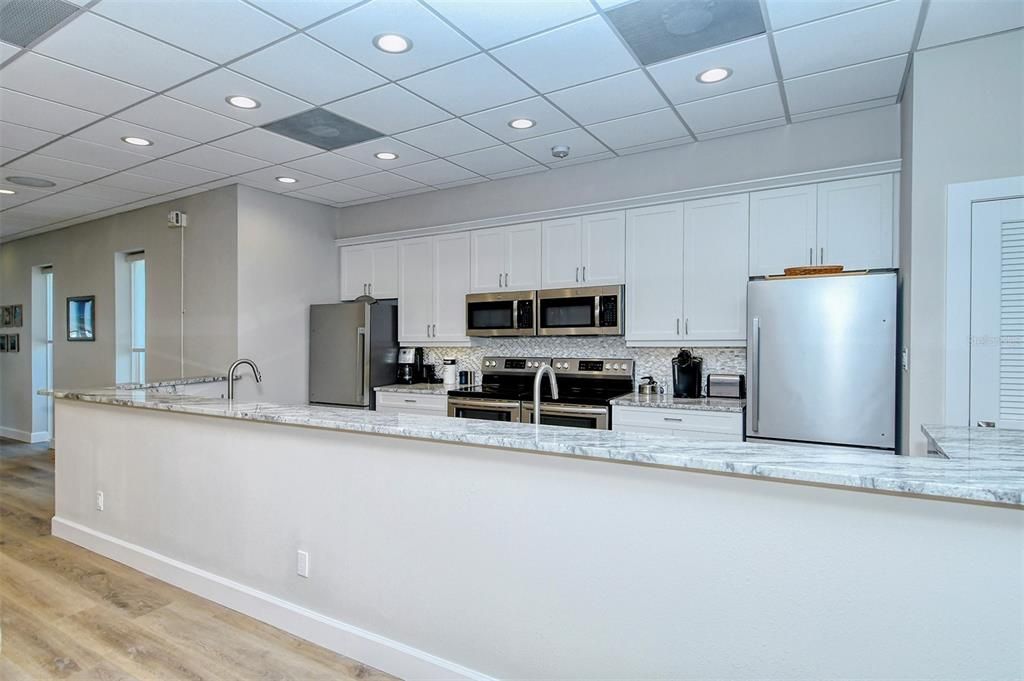 Active With Contract: $465,000 (1 beds, 1 baths, 783 Square Feet)