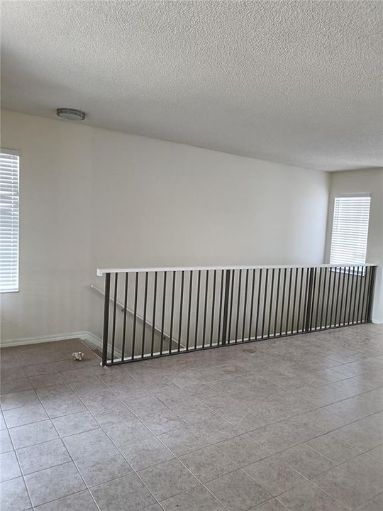 For Rent: $1,800 (1 beds, 1 baths, 906 Square Feet)