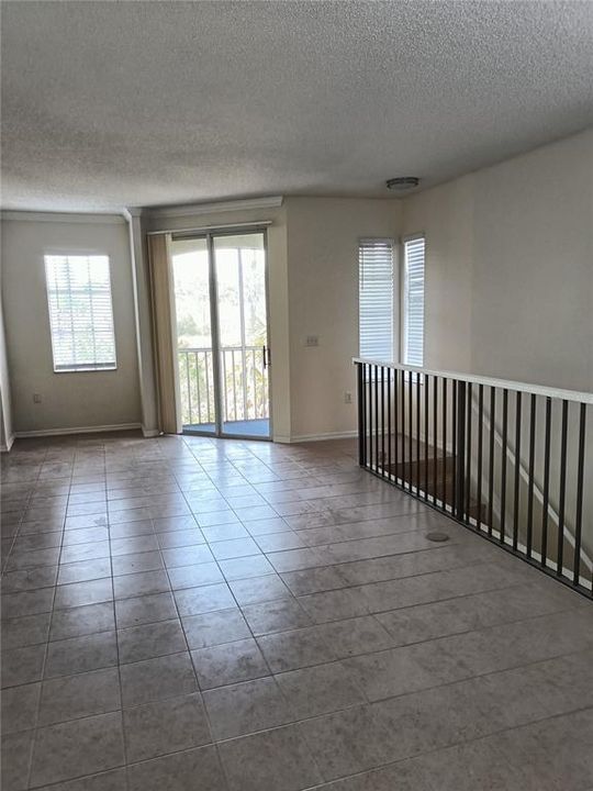For Rent: $1,800 (1 beds, 1 baths, 906 Square Feet)