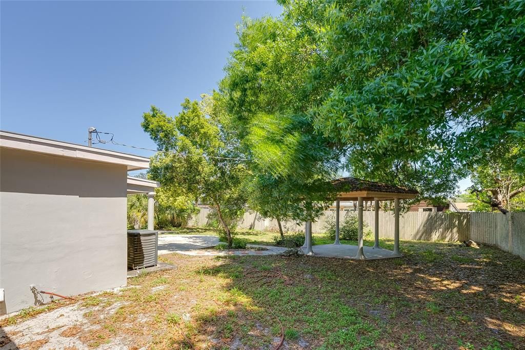For Sale: $329,900 (3 beds, 1 baths, 1179 Square Feet)