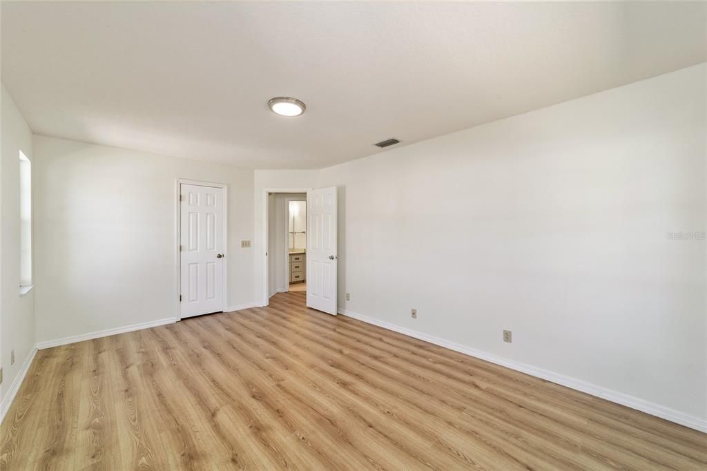 Active With Contract: $189,900 (2 beds, 2 baths, 1224 Square Feet)