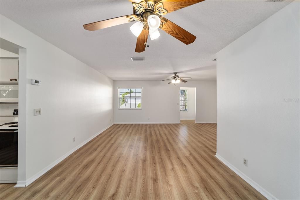 Active With Contract: $189,900 (2 beds, 2 baths, 1224 Square Feet)