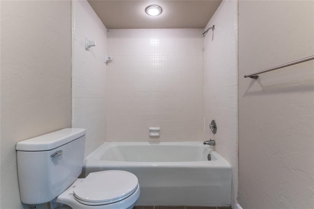 待售: $450,000 (5 贝兹, 4 浴室, 2702 平方英尺)