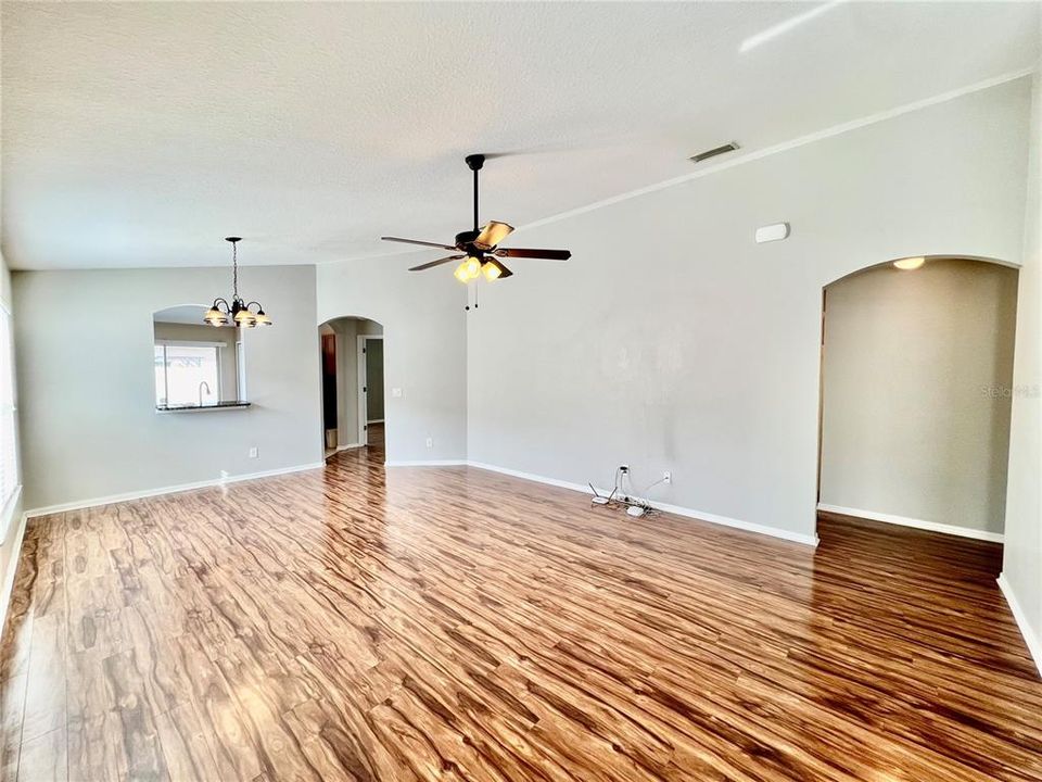 Recently Rented: $2,000 (3 beds, 2 baths, 1489 Square Feet)