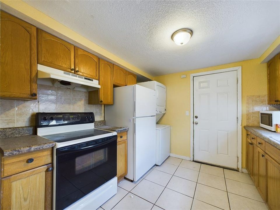 For Rent: $1,200 (3 beds, 1 baths, 800 Square Feet)