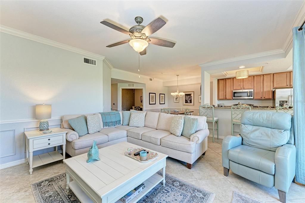 Active With Contract: $399,900 (2 beds, 2 baths, 1561 Square Feet)