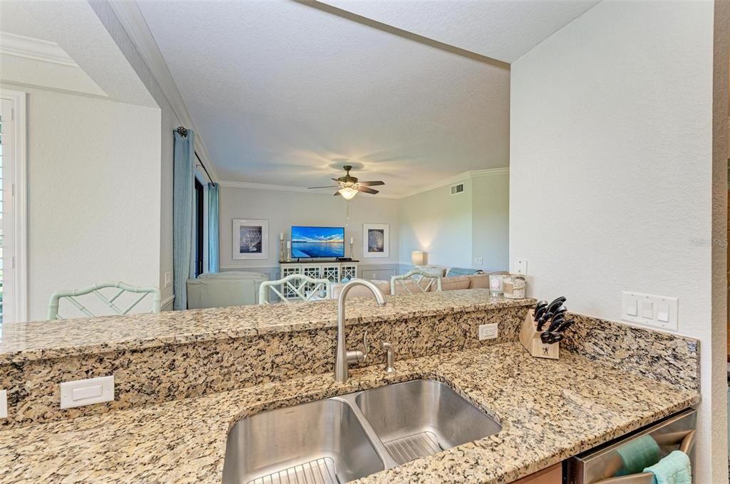 Active With Contract: $399,900 (2 beds, 2 baths, 1561 Square Feet)
