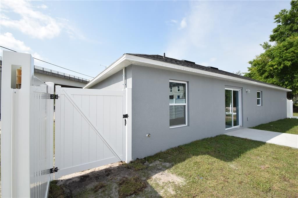 Recently Sold: $274,900 (3 beds, 2 baths, 1372 Square Feet)
