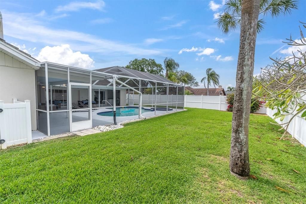 Active With Contract: $1,075,000 (4 beds, 3 baths, 3210 Square Feet)