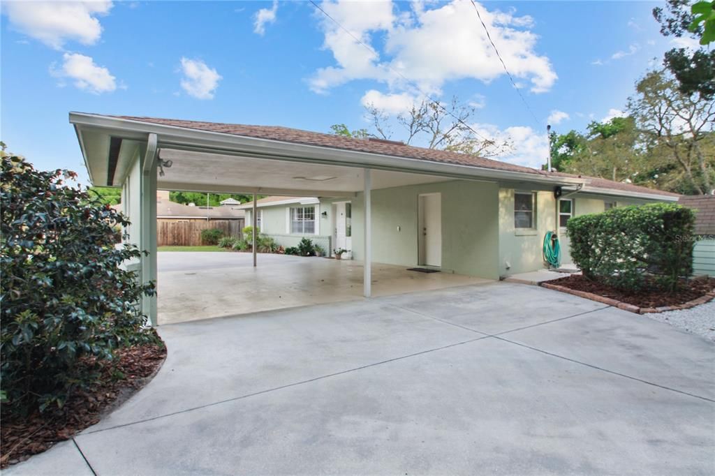 Active With Contract: $498,000 (3 beds, 3 baths, 2062 Square Feet)