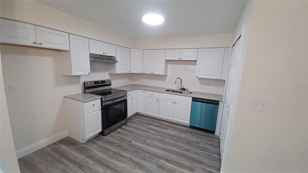 Active With Contract: $349,900 (2 beds, 0 baths, 2034 Square Feet)