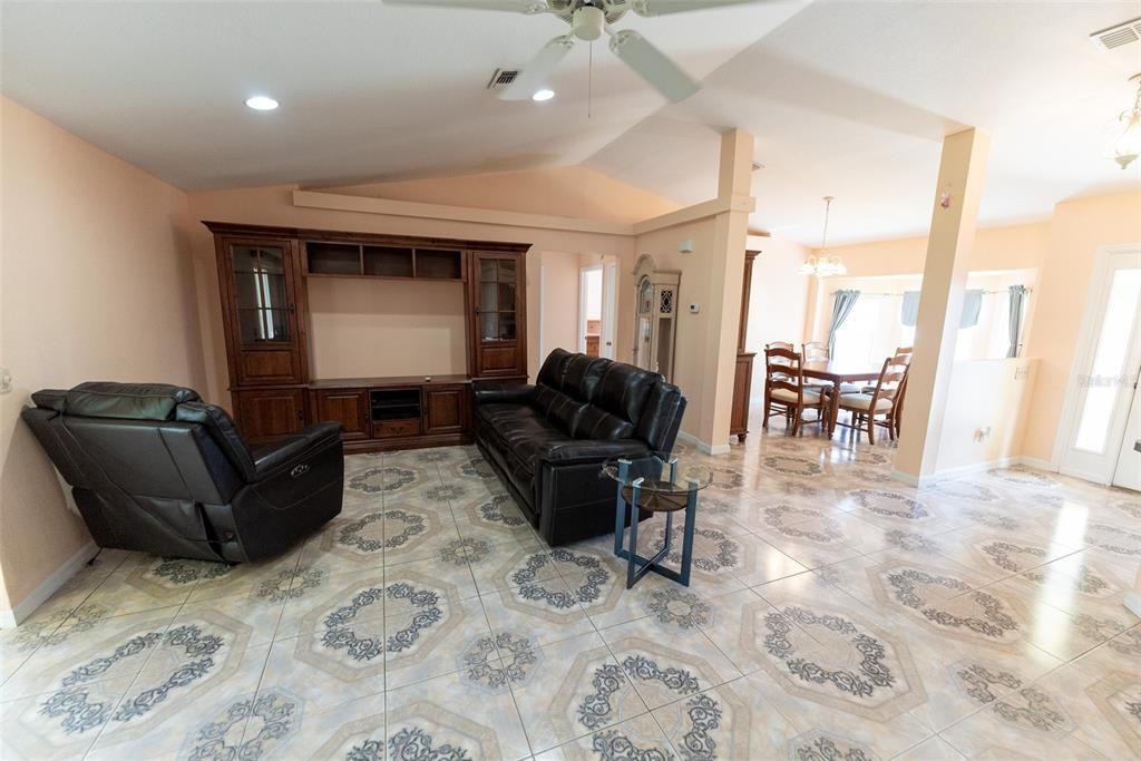 Recently Sold: $249,000 (3 beds, 2 baths, 1690 Square Feet)