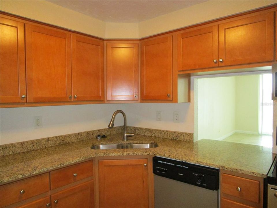 For Rent: $1,800 (2 beds, 2 baths, 866 Square Feet)