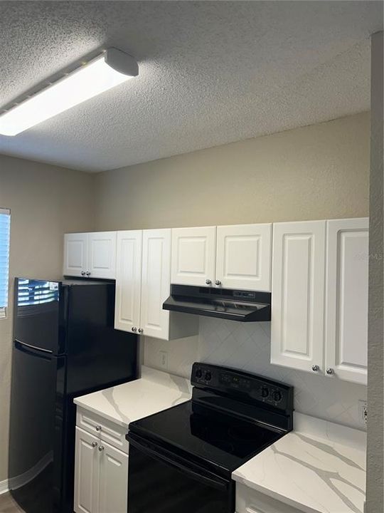 Active With Contract: $1,450 (1 beds, 1 baths, 732 Square Feet)