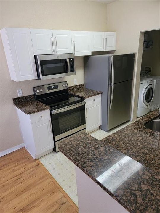 For Sale: $192,000 (1 beds, 1 baths, 898 Square Feet)