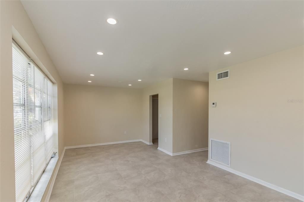 For Sale: $250,000 (3 beds, 2 baths, 1365 Square Feet)