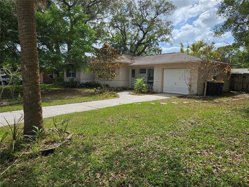For Sale: $489,000 (4 beds, 2 baths, 1273 Square Feet)