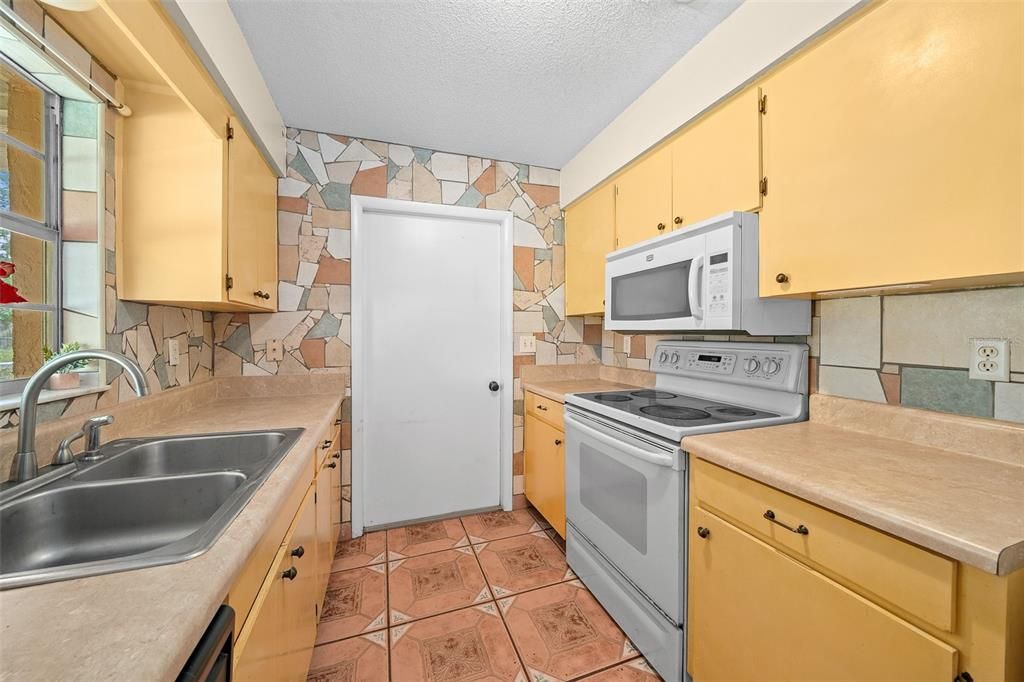 Recently Sold: $197,900 (3 beds, 2 baths, 1390 Square Feet)