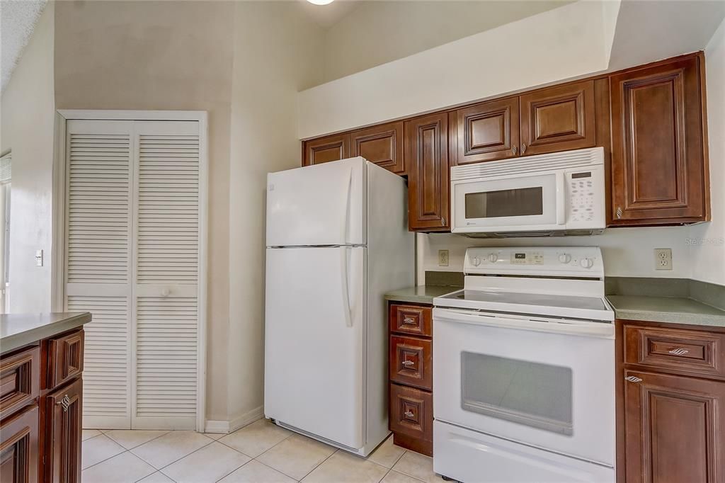 For Sale: $227,900 (2 beds, 2 baths, 1080 Square Feet)