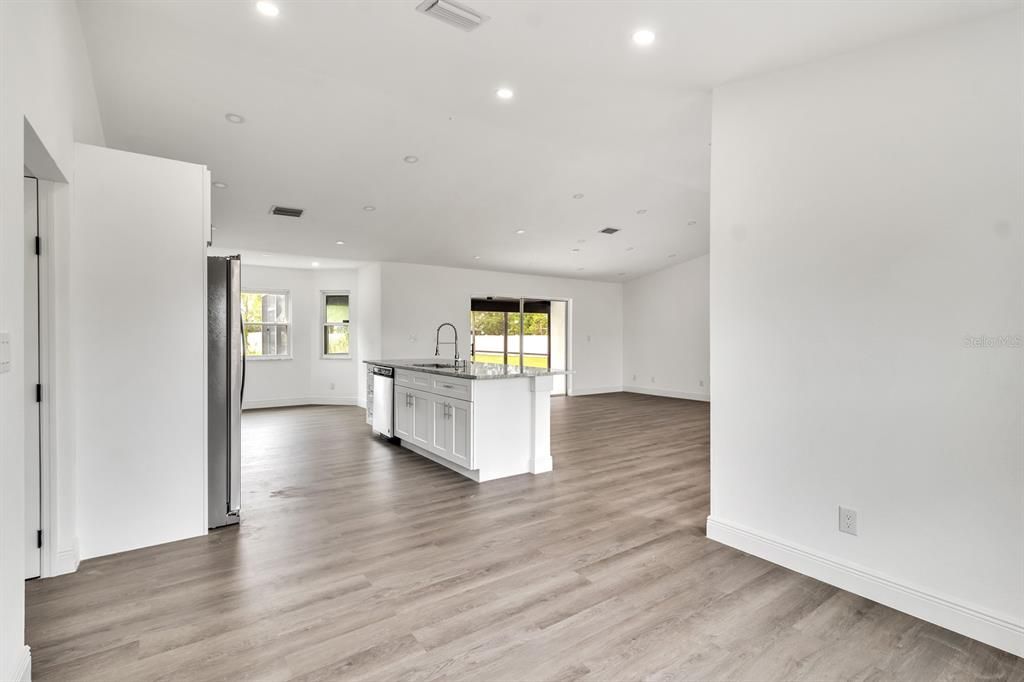 Active With Contract: $399,990 (3 beds, 2 baths, 1661 Square Feet)