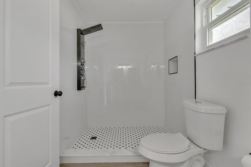 最近售出: $399,990 (3 贝兹, 2 浴室, 1661 平方英尺)
