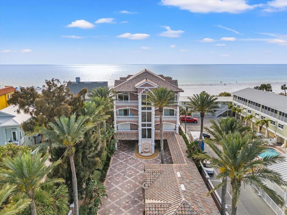 For Sale: $3,400,000 (3 beds, 3 baths, 3539 Square Feet)