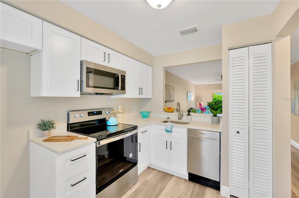 Active With Contract: $234,900 (2 beds, 2 baths, 855 Square Feet)