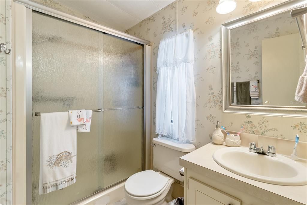 待售: $175,000 (2 贝兹, 2 浴室, 1040 平方英尺)