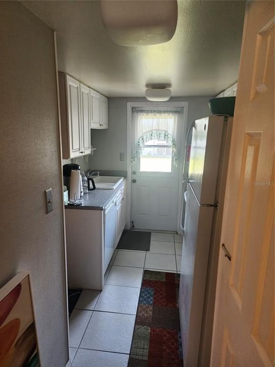 For Sale: $79,900 (0 beds, 1 baths, 671 Square Feet)