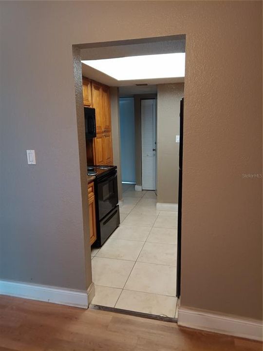 Active With Contract: $1,250 (1 beds, 1 baths, 756 Square Feet)