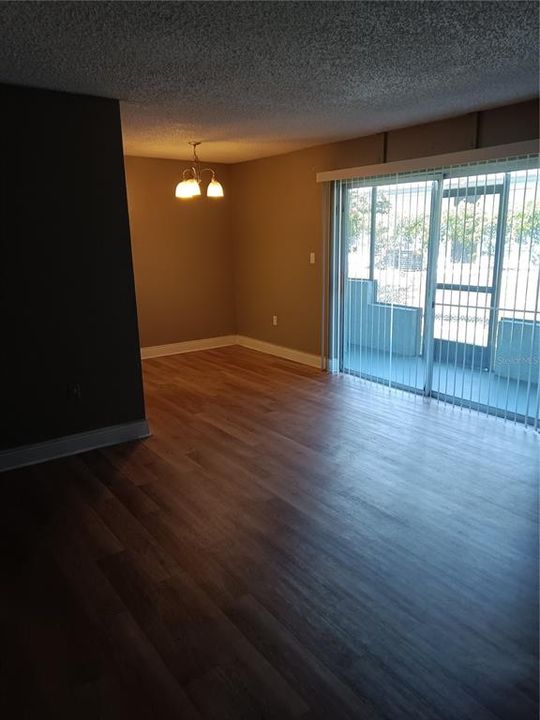 Active With Contract: $1,250 (1 beds, 1 baths, 756 Square Feet)