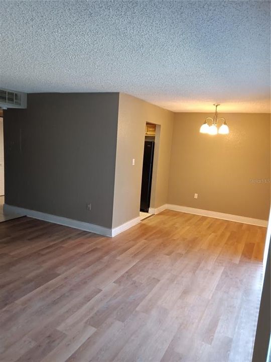 Active With Contract: $1,250 (1 beds, 1 baths, 756 Square Feet)