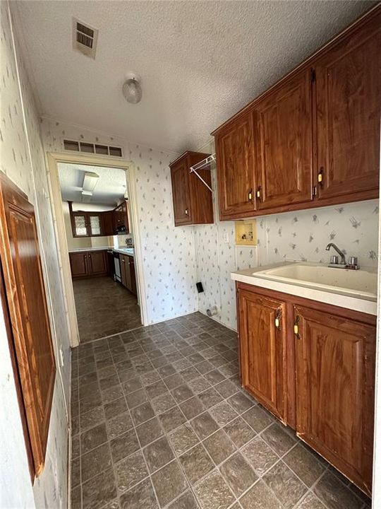 Recently Rented: $1,600 (4 beds, 2 baths, 1836 Square Feet)