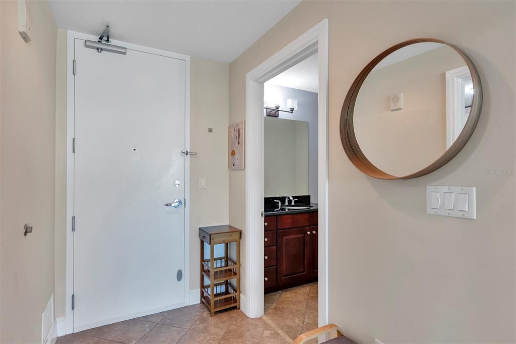 For Sale: $265,000 (1 beds, 1 baths, 997 Square Feet)