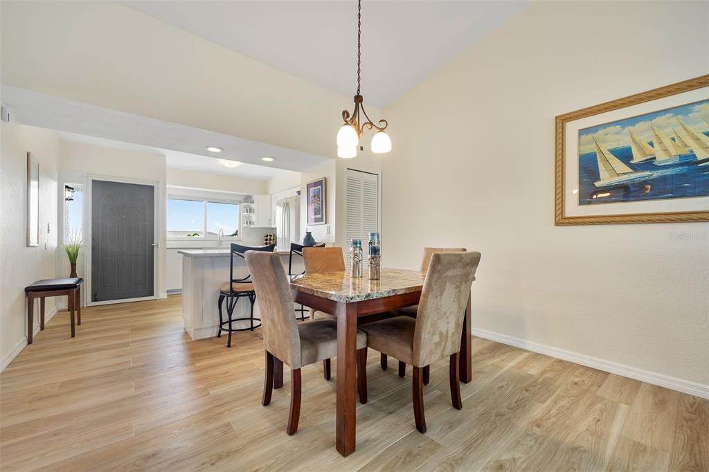 Active With Contract: $197,500 (2 beds, 2 baths, 1017 Square Feet)