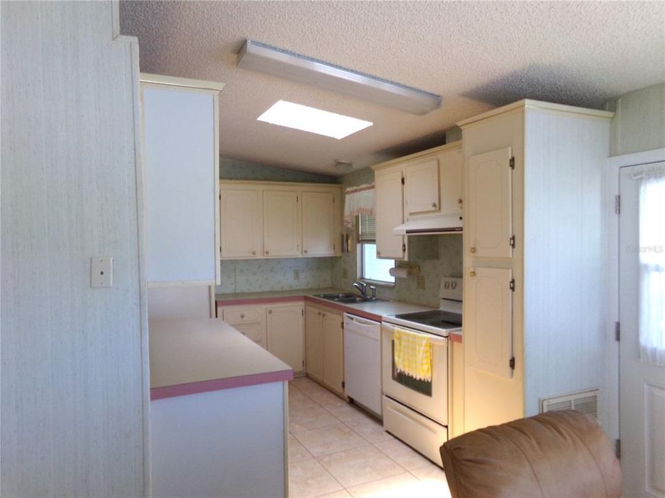 For Sale: $185,000 (2 beds, 2 baths, 1092 Square Feet)