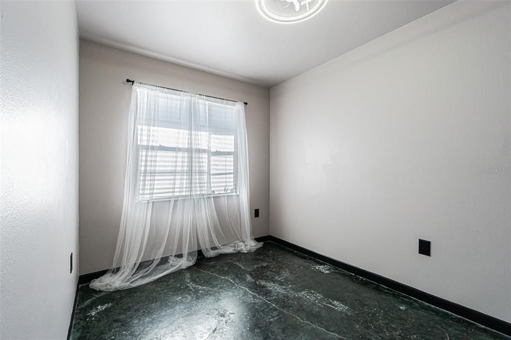 For Sale: $130,000 (2 beds, 1 baths, 662 Square Feet)
