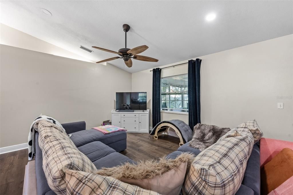 Active With Contract: $360,000 (3 beds, 2 baths, 1518 Square Feet)