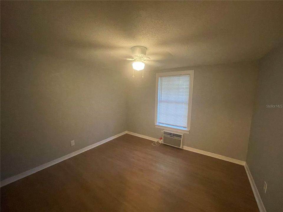 For Sale: $110,000 (1 beds, 1 baths, 548 Square Feet)