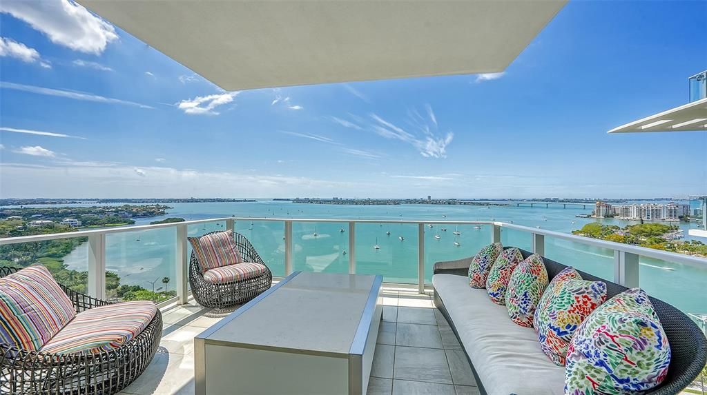Active With Contract: $6,650,000 (3 beds, 3 baths, 4155 Square Feet)