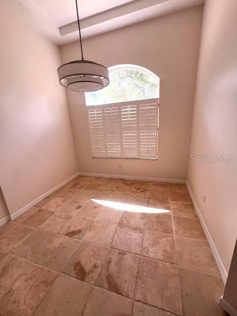For Rent: $1,900 (3 beds, 2 baths, 1702 Square Feet)