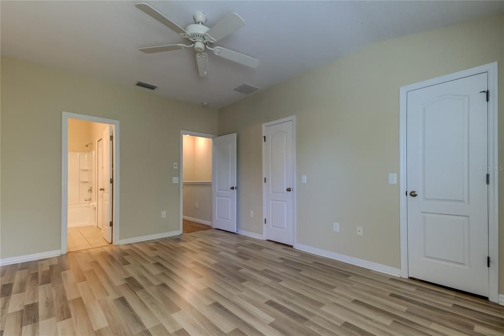Active With Contract: $239,900 (2 beds, 2 baths, 1335 Square Feet)