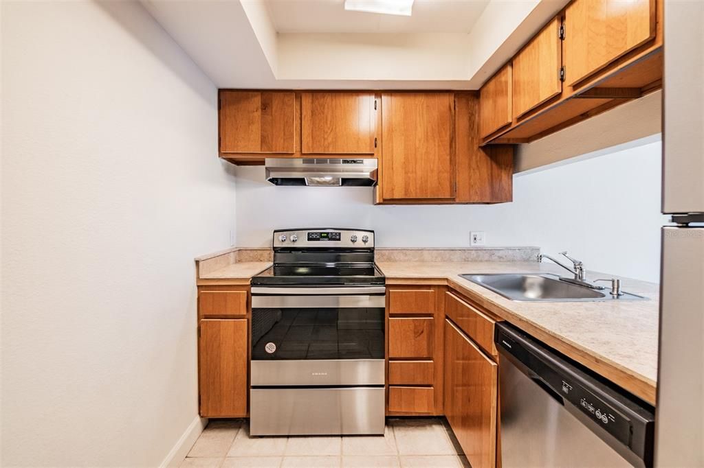 Active With Contract: $160,000 (1 beds, 1 baths, 680 Square Feet)