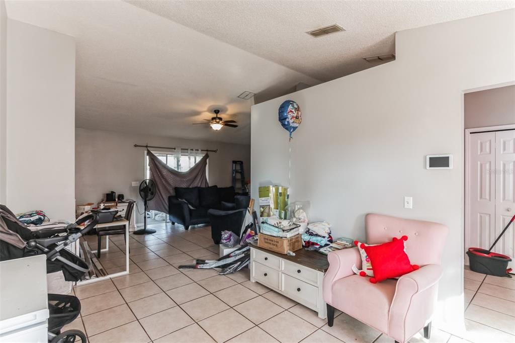 For Sale: $299,000 (3 beds, 2 baths, 1399 Square Feet)